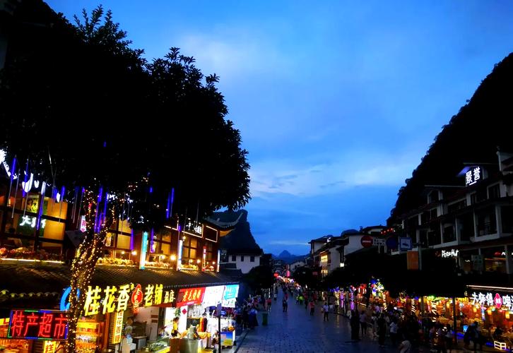 阳朔西街古巷青石板街景