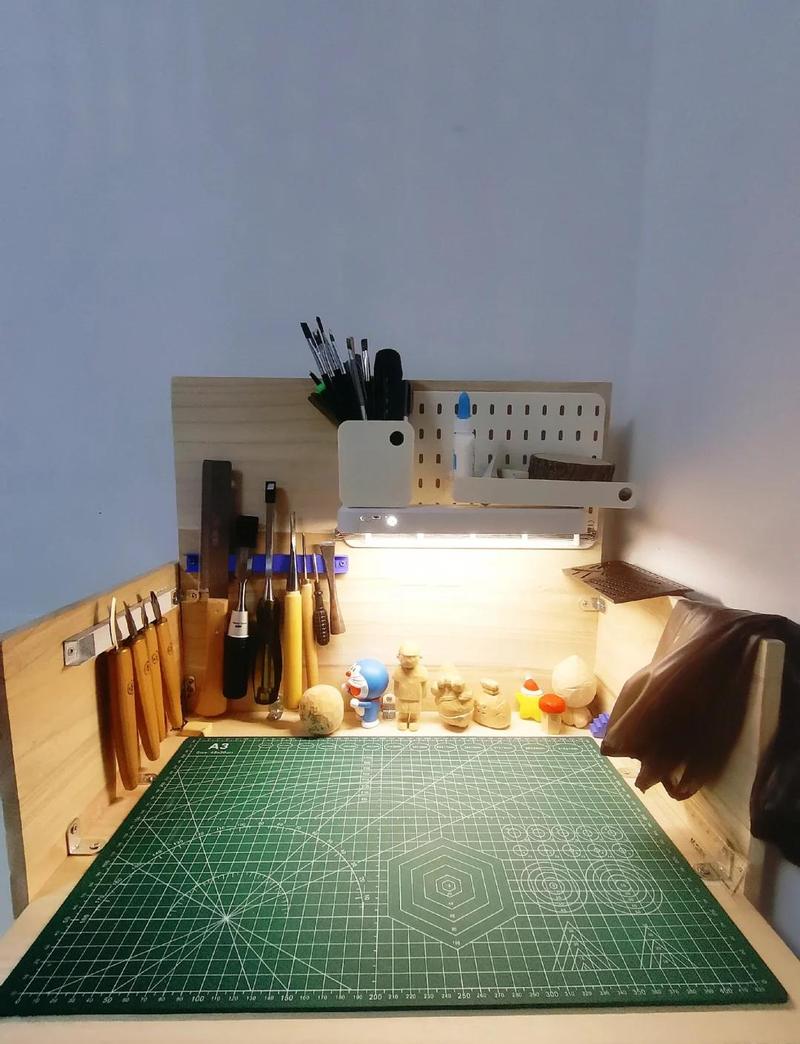 手工制作木质手杖工作台场景
