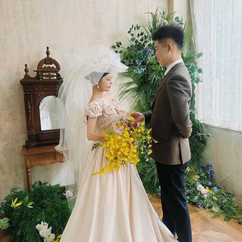 旅拍婚纱照新人疲惫但真实的花絮抓拍
