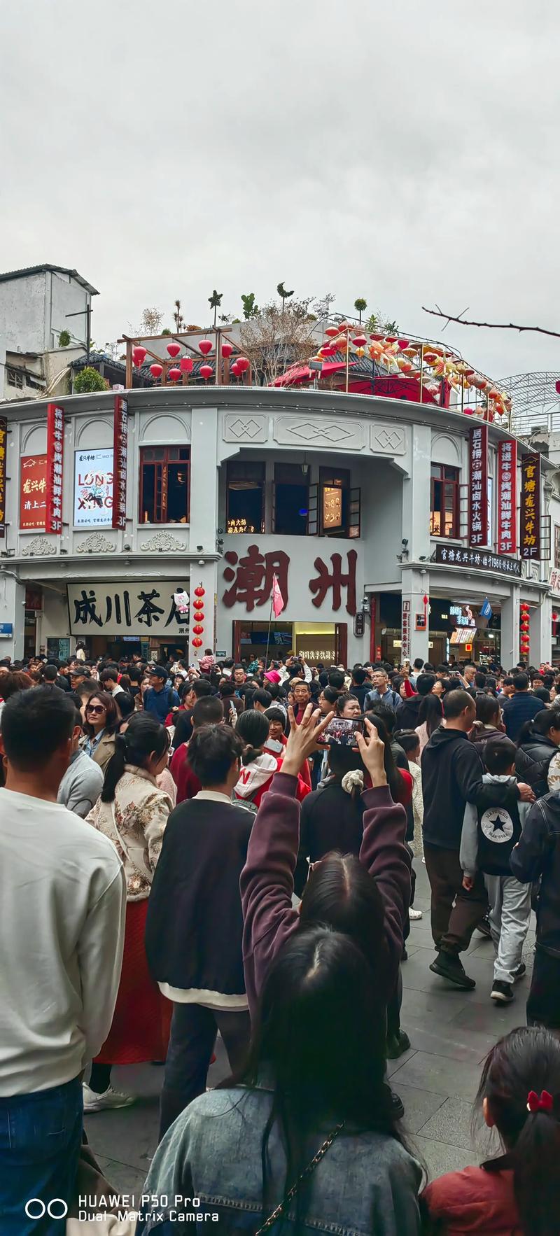 潮州牌坊街排队人群