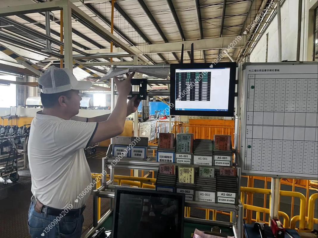 制造车间MES系统操作终端油污实拍