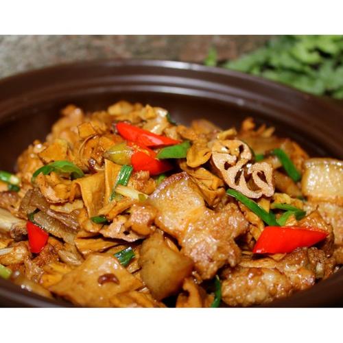 南漳农家院柴火炖土猪肉干笋
