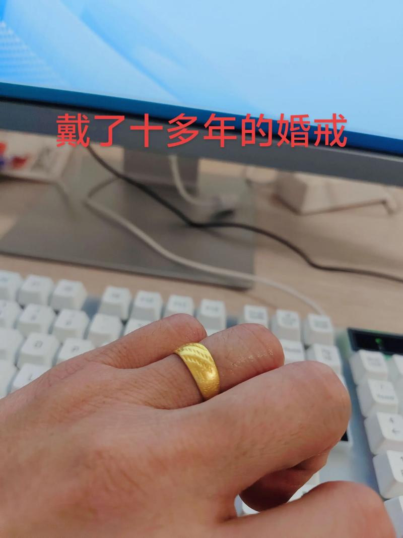 不同材质婚戒对比磨损程度实拍
