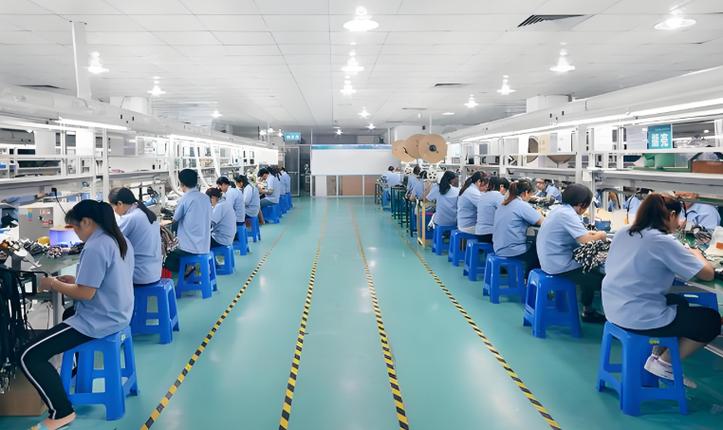 工厂车间高温环境下安装的工业路由器