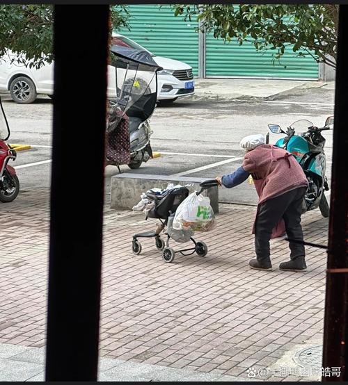 祖辈友好设计:当工业产品开始懂老人,带娃就不再是件苦差事-超级宝贝