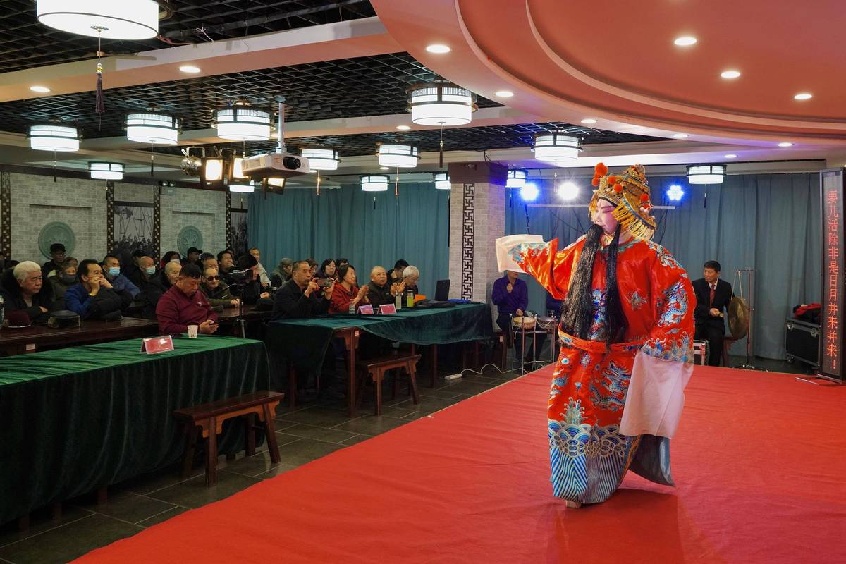 南京社区业主架空层戏剧表演活动现场