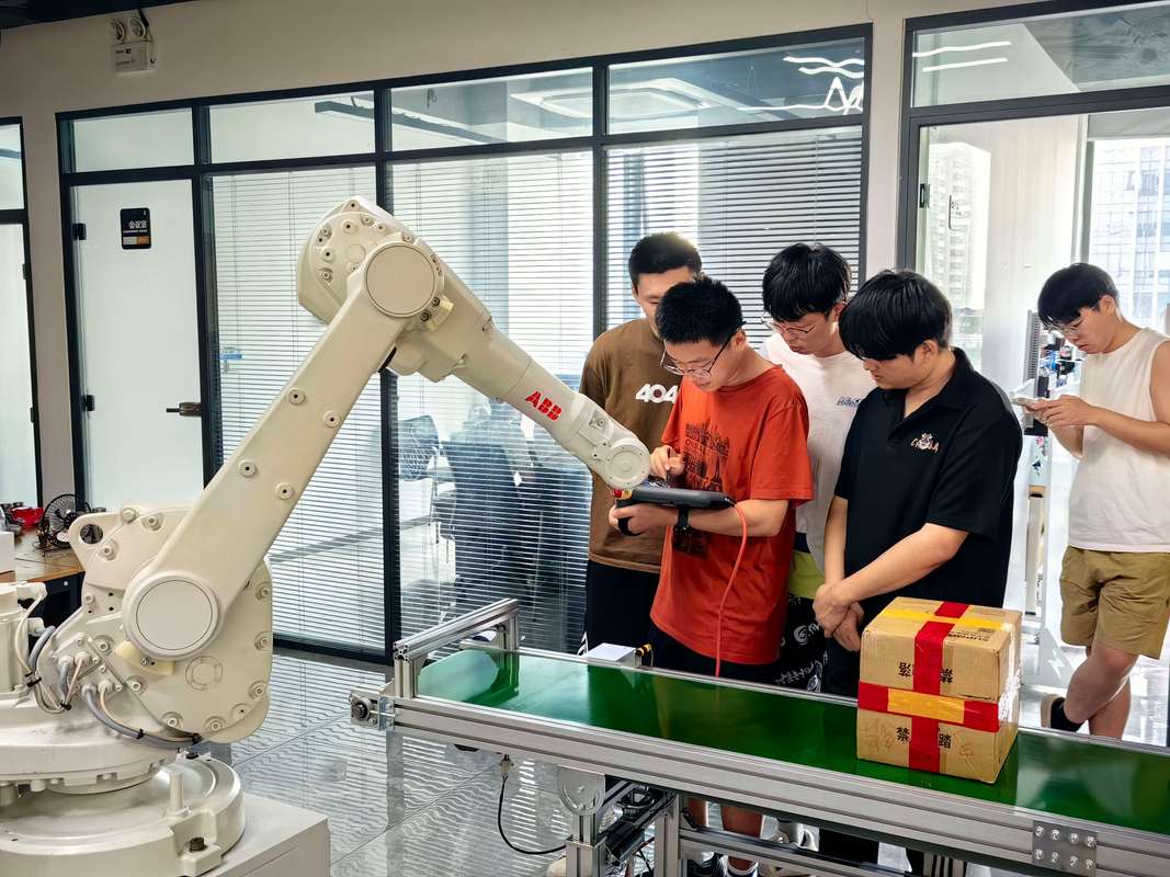 实训基地改造后快换智能工装实物图