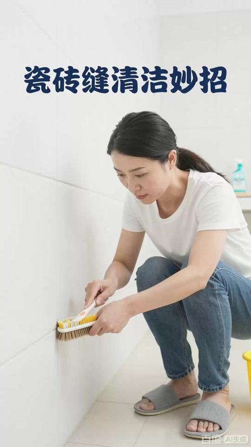 软毛牙刷顺着瓷砖缝隙刷清洁实拍