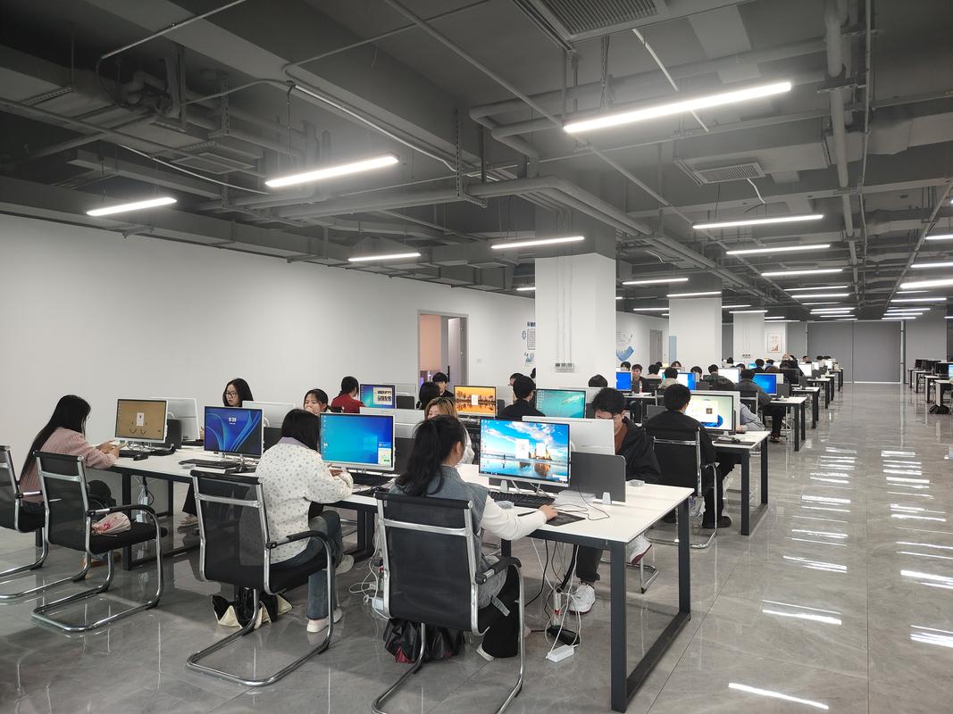 大学生互联网企业实习工位场景