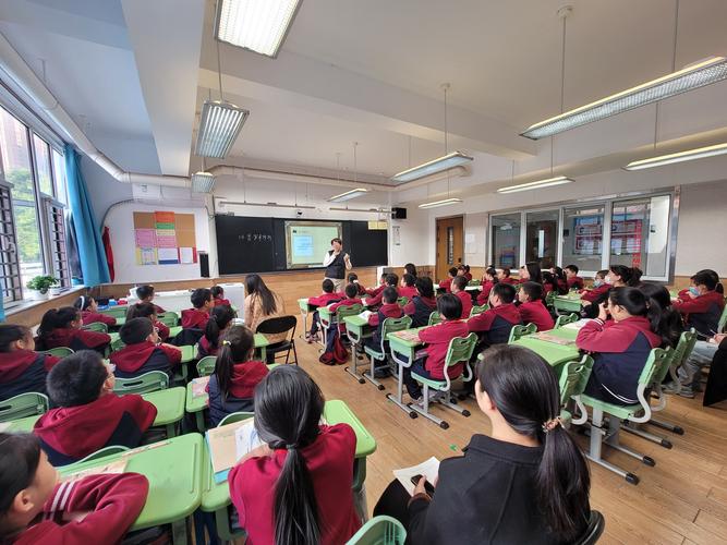 国际学校开放日 家长参观课堂 师生互动