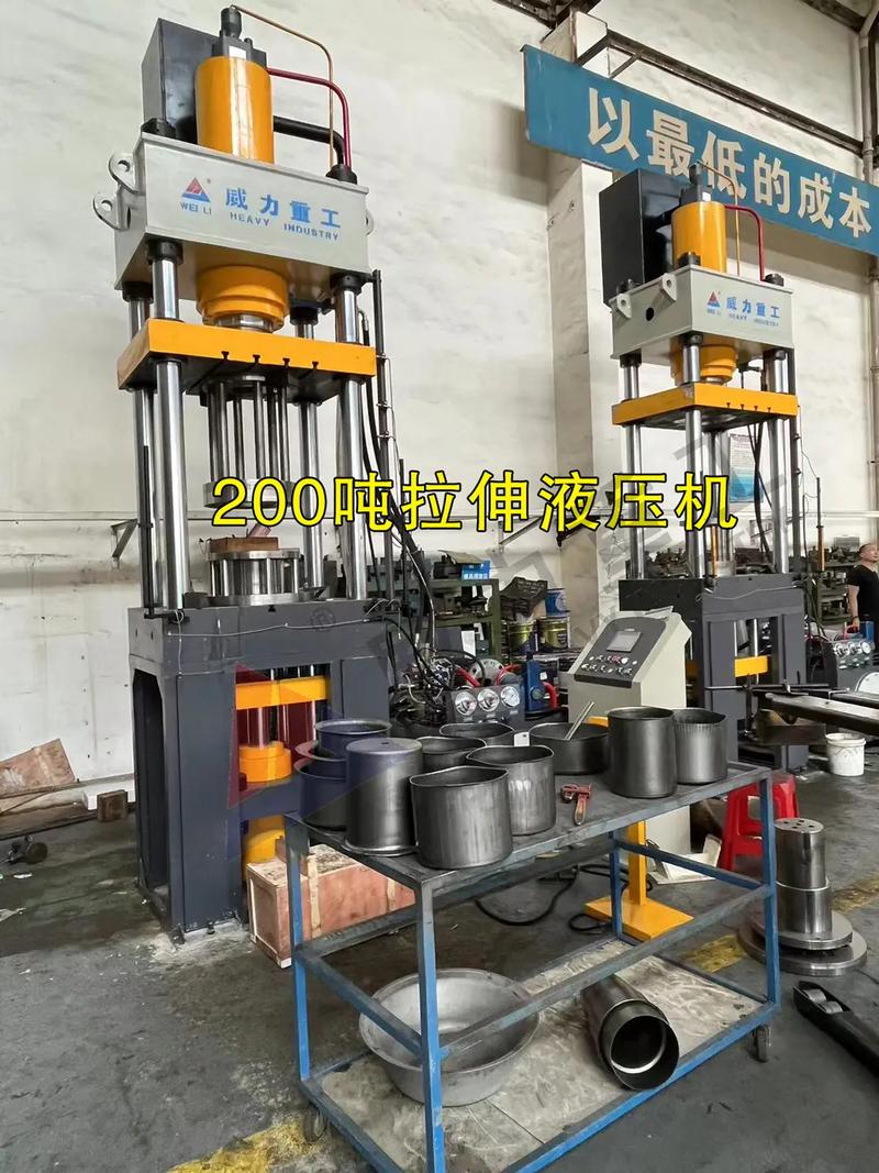 单柱液压机不锈钢厨具拉伸生产现场
