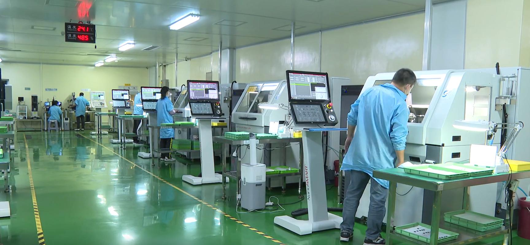 光谱仪厂家内部核心部件装配生产线实拍