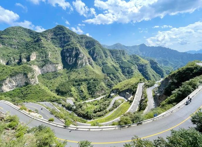 井冈山进山盘山公路夏季景观