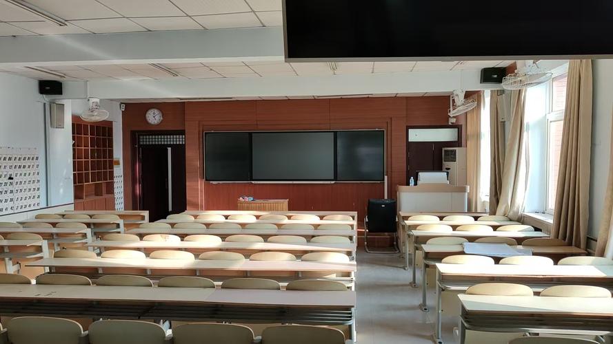 学校空无一人的教师备课室