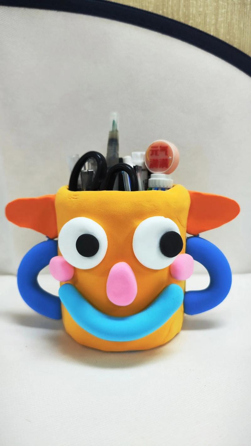 发霉的儿童黏土手工作品真空罐
