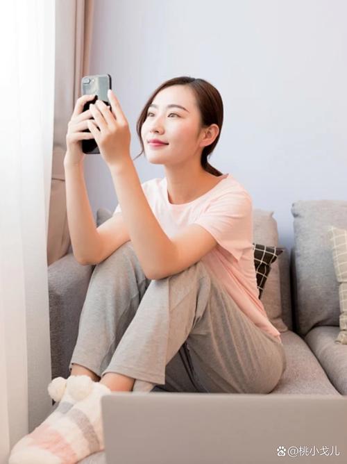 轻松互动，比各自玩手机更养人