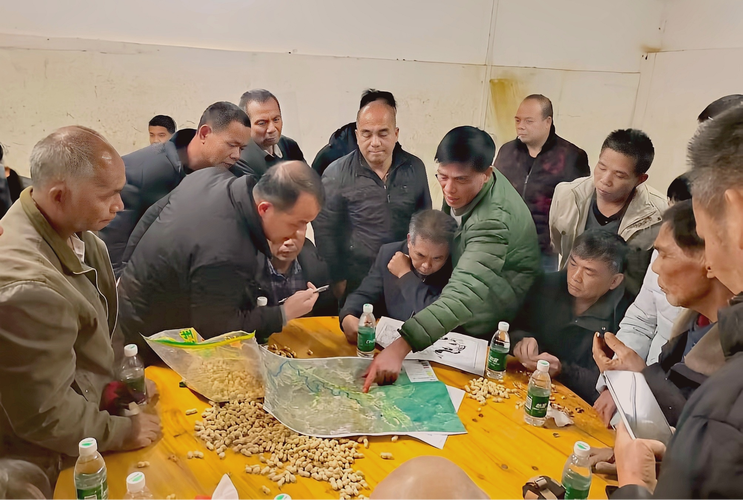 征地拆迁补偿政策宣讲现场纪实图