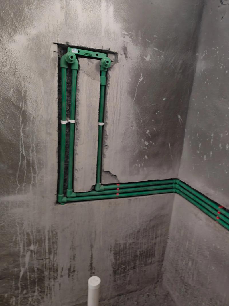 零冷水回水管路预埋施工现场照片