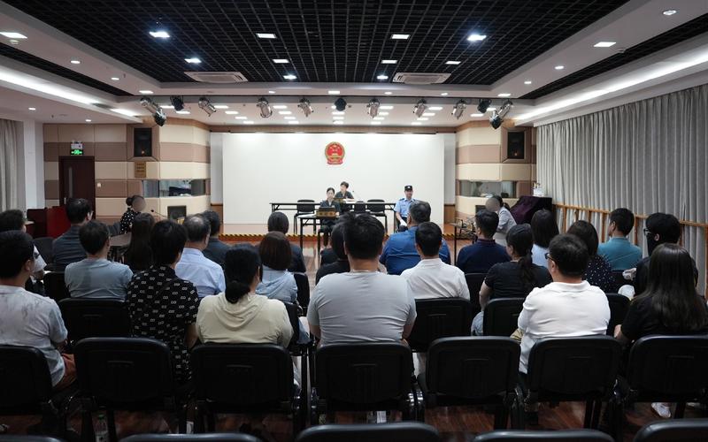 民法典物业费纠纷庭审现场照片