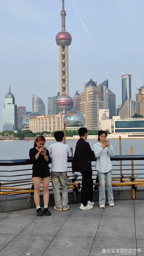 外滩玩偶人合影陷阱