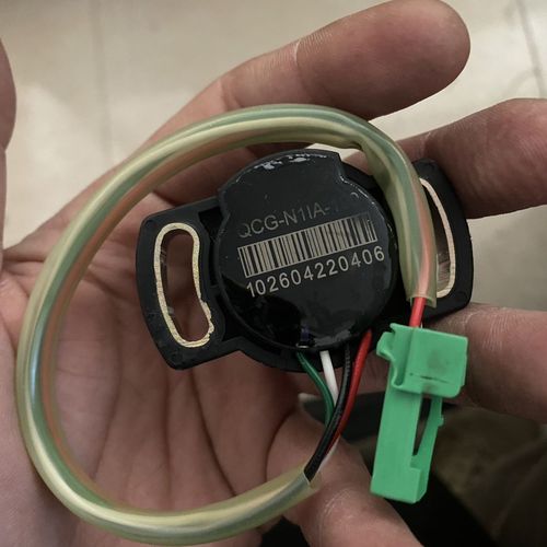 汽车转向柱扭矩传感器氧化针脚实拍