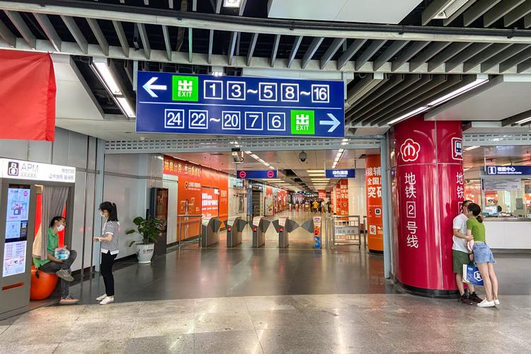 南京新街口地铁站智能坑位指示灯实拍