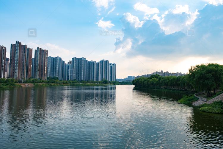 南漳黄莲树咀水库晴天清澈湖面远景