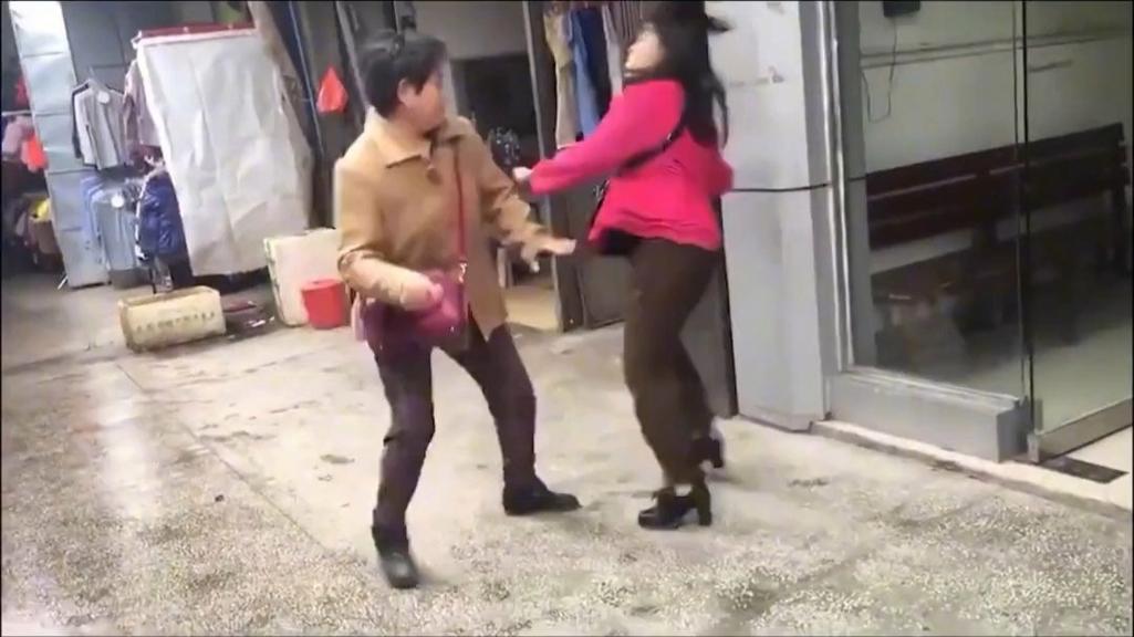 继承人争夺遗产吵架现场