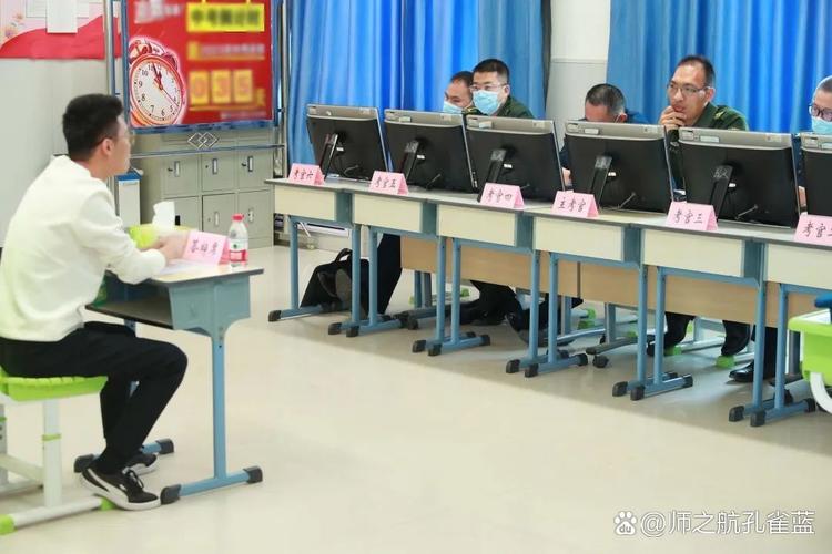 军队文职考试面试等候室考生紧张准备