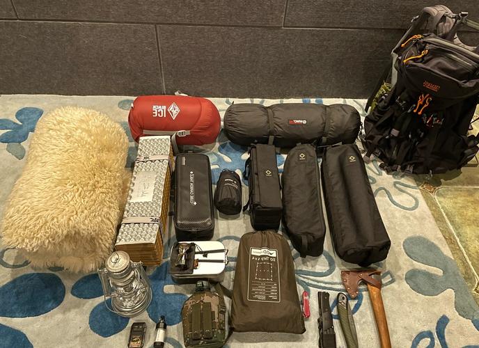 户外露营新手核心装备整理实拍