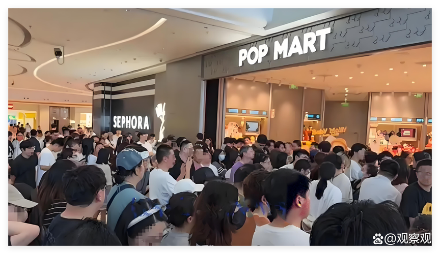 潮流品牌限量发售排队现场