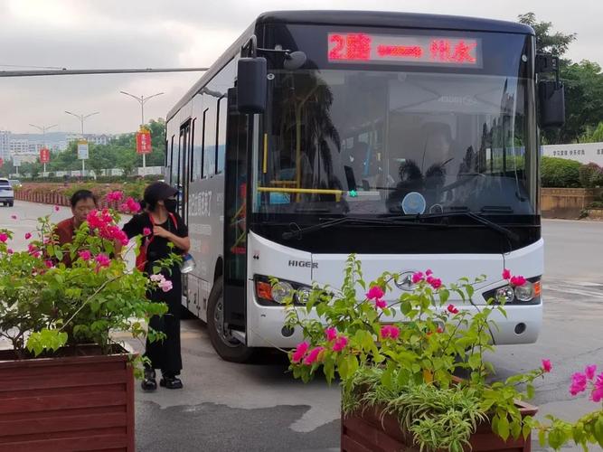 景洪2路公交车外观