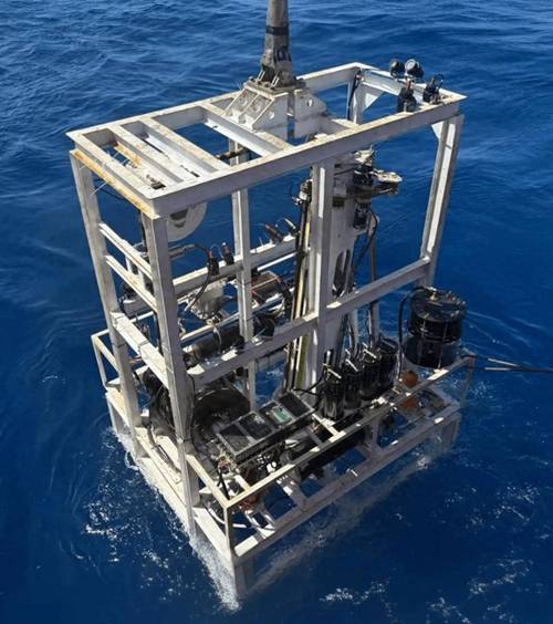 深海一万米压力测试环境下的国产传感器原型