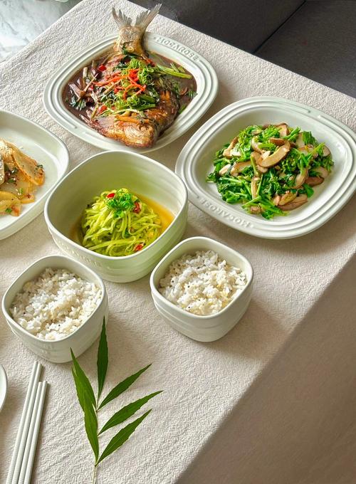 传统养生轻断食日常清淡饮食场景图