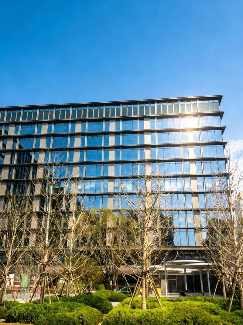 城市新建写字楼光伏玻璃外墙实景