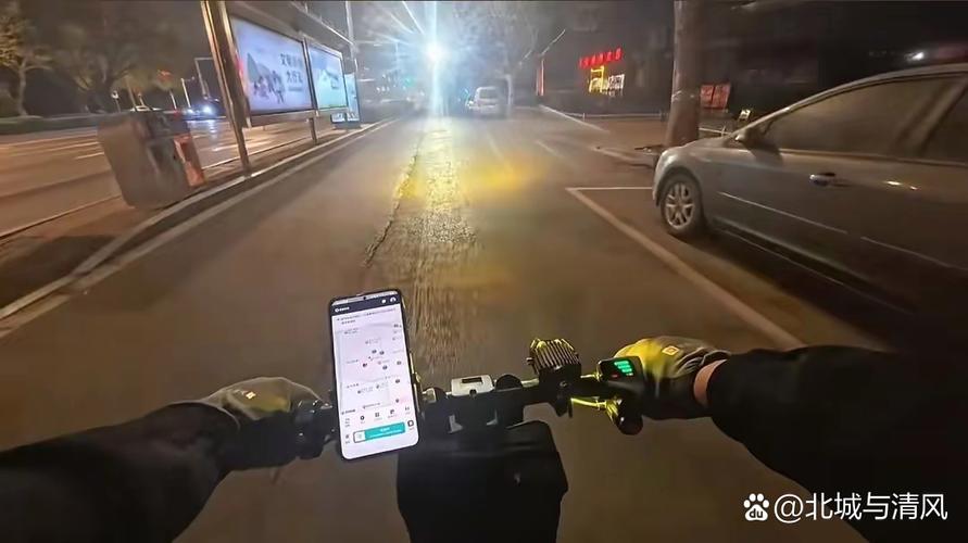深夜广州酒吧街路口代驾接单现场
