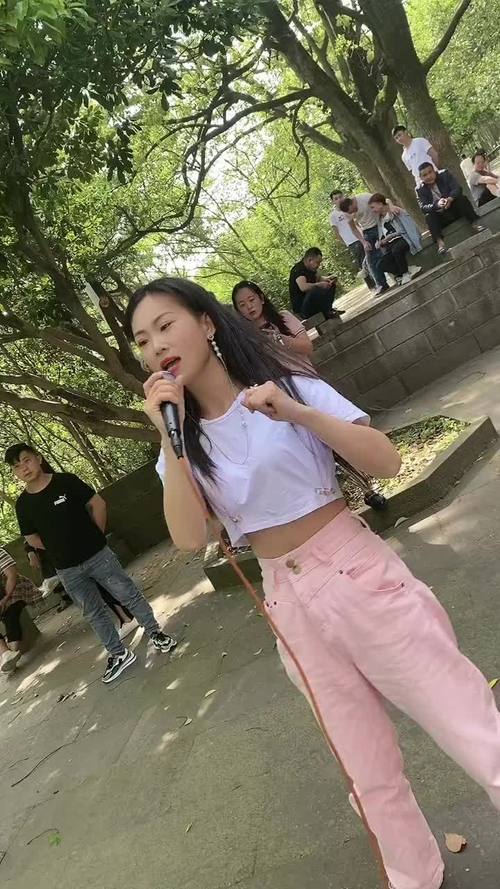 普通人手机拍摄歌曲翻唱短视频日常场景