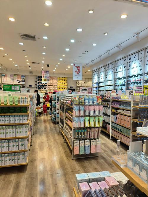 名创优品线下门店全渠道自提柜场景