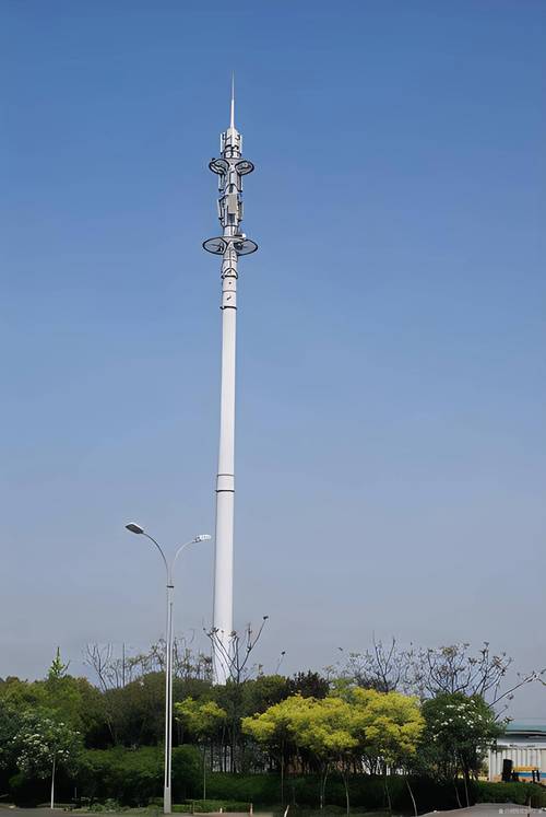 南京江边傍晚5G信号塔远景