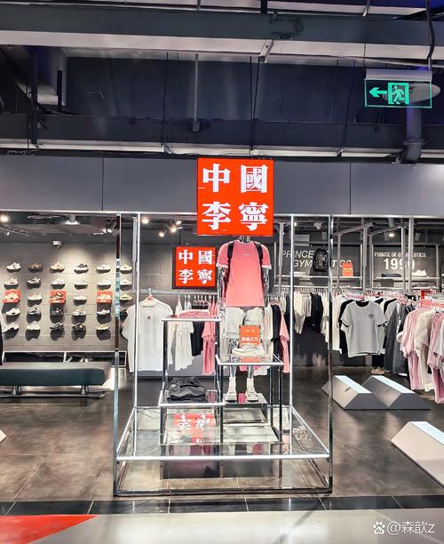 线下商圈国潮品牌集合店门店场景