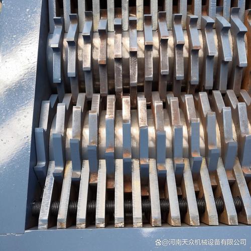 双轴撕碎机破碎工业固废 刀辊特写