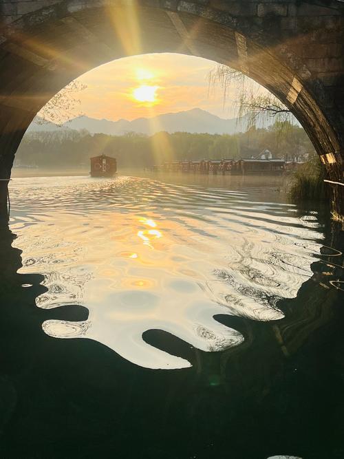 茅家埠黄昏湖面