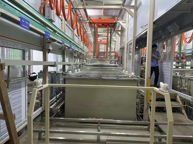 阳极氧化染色槽精准控温工业现场