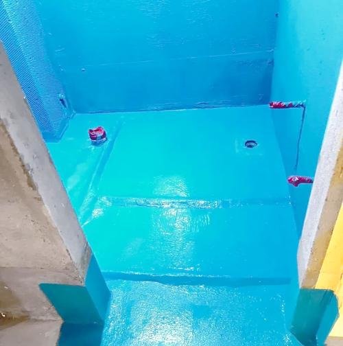 卫生间防水涂料横竖交叉涂刷现场