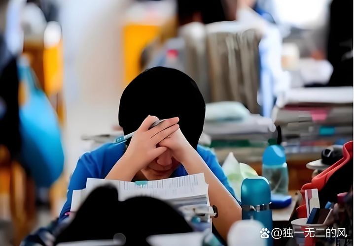 课堂灌输式教学学生迷茫场景图