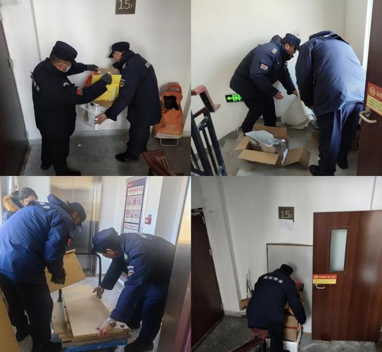 消防执法清理楼道堆物现场图