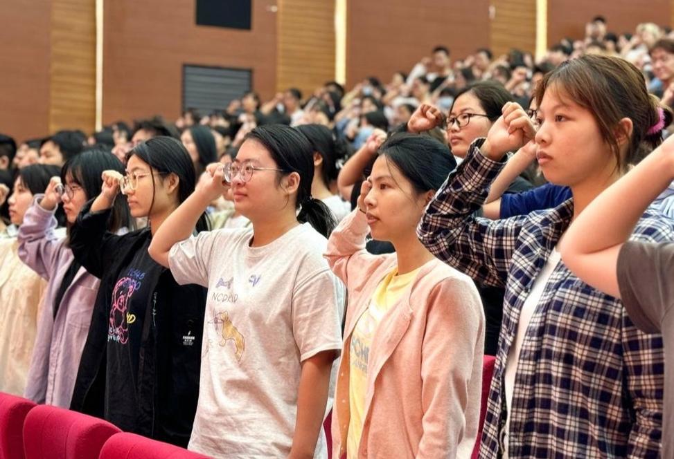 公费师范生毕业典礼宣誓