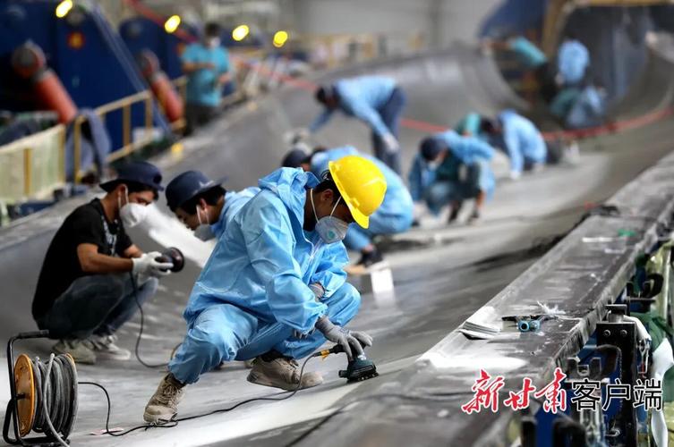 风电叶片打磨工位边缘计算节点安装实拍
