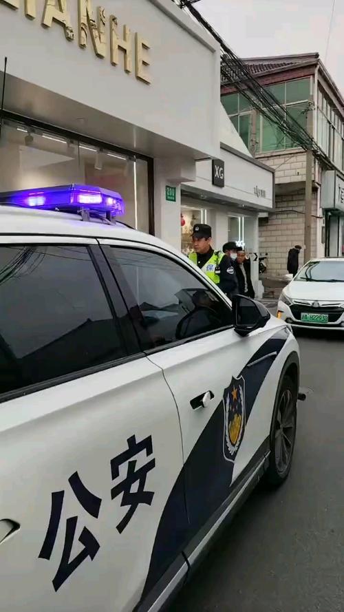 被警察带走那天