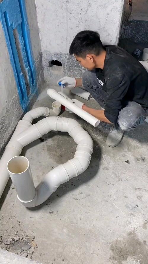 家装装修预埋排水管材施工现场